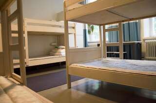 Хостелы Hostel Suomenlinna Хельсинки Односпальная кровать в общем номере для мужчин и женщин-1